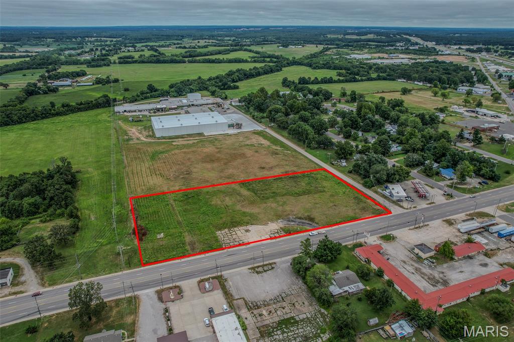 Bring your business vision to life with this exceptional 3.93-acre commercial lot located in a desirable commercial corridor.  With outstanding visibility and easy access, this property is ideally positioned just minutes from Interstate 44, Mercy Hospital, and the Lake Regional medical facility, making it an excellent location for a wide variety of commercial ventures.
Whether you're planning a medical or dental office, restaurant, fast-food establishment, professional offices, or a small retail strip center, this versatile property offers the space and location to make your investment a success.  Serving a growing community, this site provides tremendous potential for development and long-term growth.
Don't miss this opportunity to secure nearly four acres in a prime location with endless possibilities. Invest in the future of this thriving community and make your business the next success story!