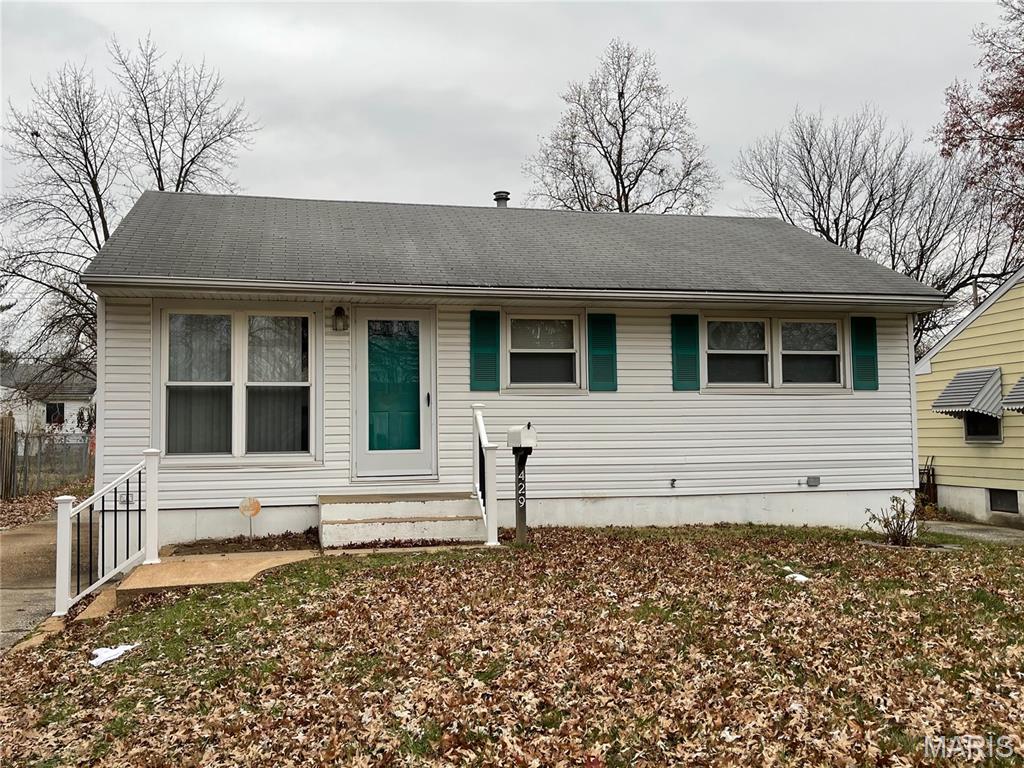 Calling all investors! Take a look at this cash flowing tenant occupied property. Currently leased through 4/30/27 at $1510/Month.
This property can be sold individually or part of a package of 5 properties. See MLS #'s 26030928, 26030936, 26030944, and 26031172.

No showings without an accepted contract. Please do not disturb tenants.