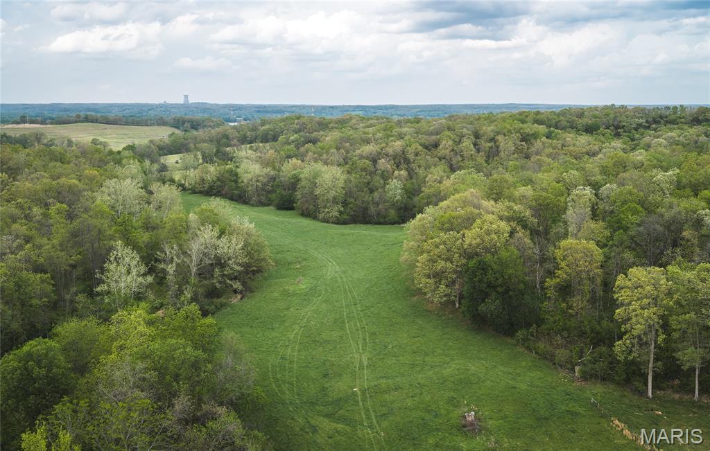 112.5 surveyed acres located in the heart of Osage County near Chamois, Missouri, offering the perfect blend of privacy, recreation, and proven hunting potential. This premier Central Missouri hunting farm is known for producing mega bucks year after year and has all the ingredients serious hunters look for.
The property features fertile creek-bottom soils ideal for a small soybean field, destination food plots, or wildlife management. A centrally located pond provides an excellent water source for wildlife while enhancing the overall appeal and functionality of the farm. The hardwood timber hillsides are thick and secluded, providing the ideal bedding cover mature bucks desire and helping create the strong hunting history this farm is known for.
The secluded setting offers outstanding privacy along with a beautiful location to build a hunting cabin or weekend retreat. Whether you are searching for a top-tier whitetail and turkey hunting property, recreational getaway, or long-term land investment, this Osage County tract checks all the boxes with strong habitat, productive ground, and excellent hunting history. Adjoining 115 acres also for sale and could be added to create a 227.5 Acres tract.