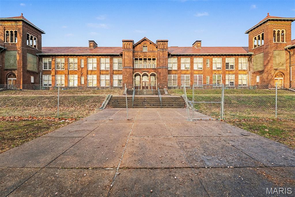 Fanning School offers a unique opportunity to acquire a large institutional property in the City of St. Louis. Formerly operated as a private and middle school, the property consists of an approximately 81,367 square foot masonry building situated on a 2.41-acre site. The three-story structure provides a substantial footprint with a flexible interior layout suitable for continued educational use or adaptive reuse.
Zoned B, the property supports a variety of institutional, community, and commercial uses, subject to zoning and municipal approvals. The site is located within the St. Louis City submarket and benefits from strong accessibility and proximity to established residential neighborhoods. The expansive land area allows for parking, outdoor programming, campus-style use, or future site improvements. This property is well suited for school operators, charter schools, nonprofits, churches, community organizations, or redevelopment groups seeking scale and long-term potential in an urban setting. This offering presents a rare opportunity to reposition a legacy educational facility with significant building size and land area. SLPS