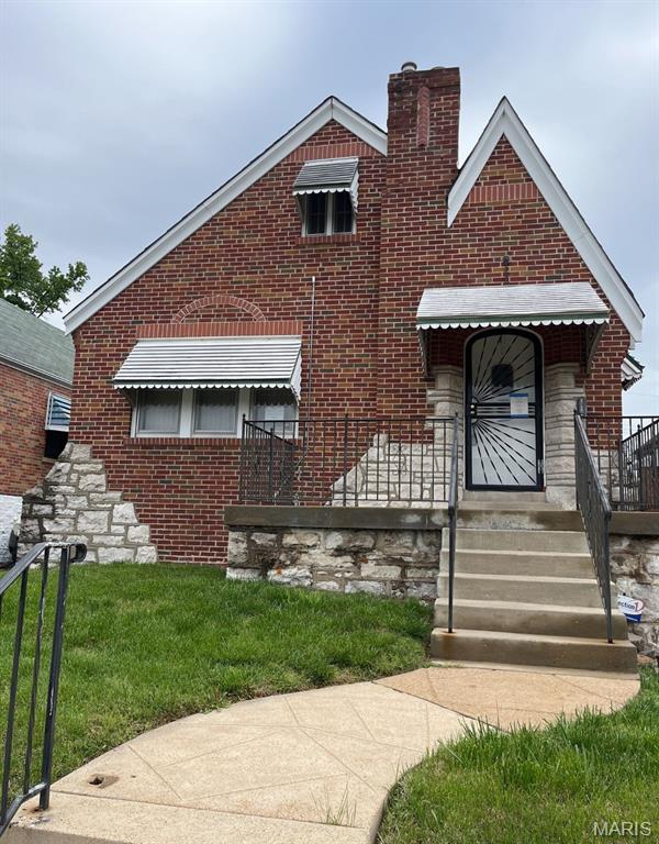 2 bed 1 bath home ready for a new owner!  possible room to make extra room upstairs and possible extra bathroom in the basement.