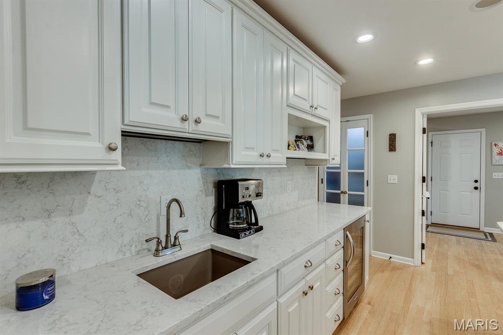 Woodview Manor Lt 14 & Charles A - Residential