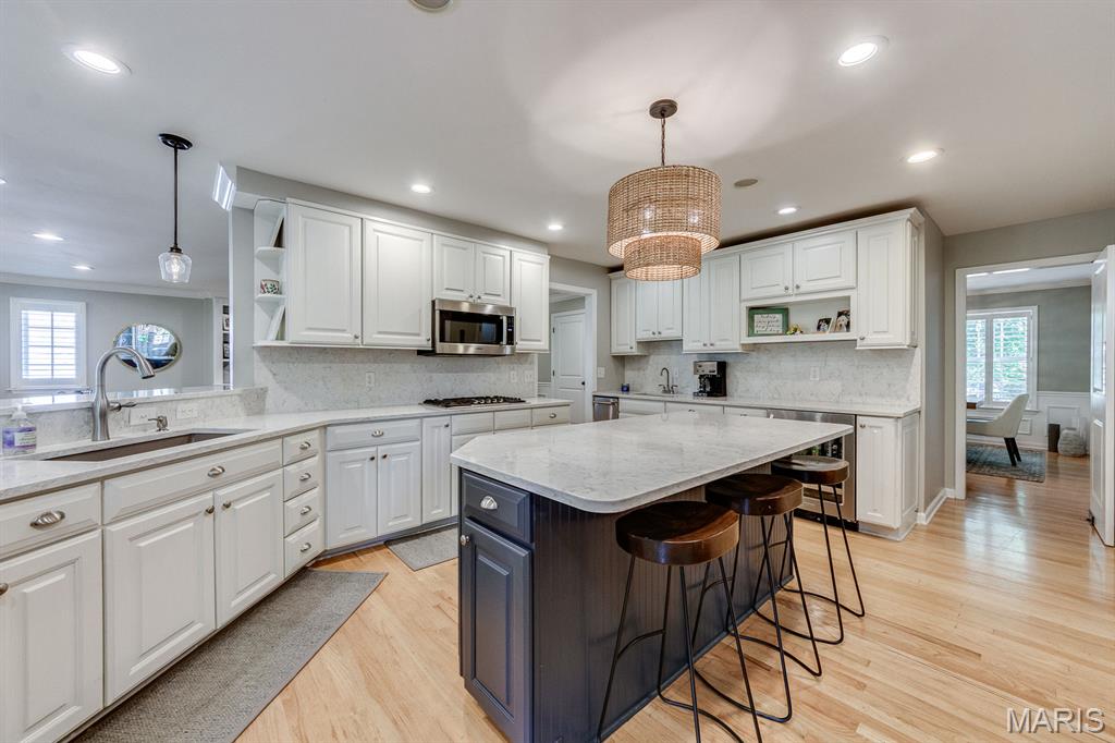 Woodview Manor Lt 14 & Charles A - Residential