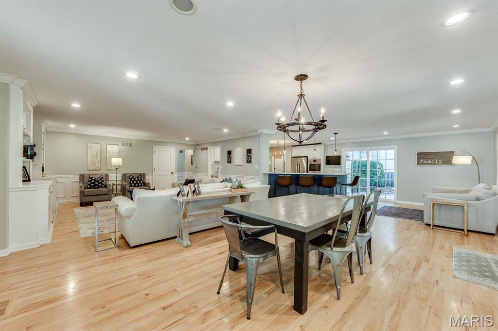 Woodview Manor Lt 14 & Charles A - Residential