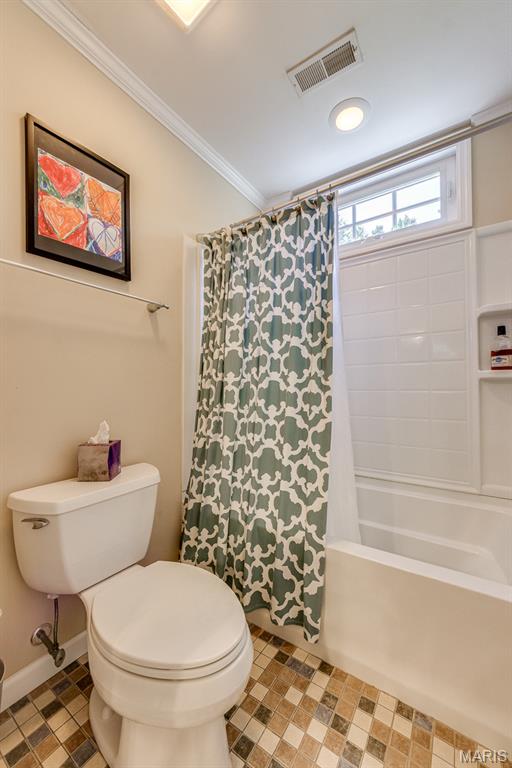 Woodview Manor Lt 14 & Charles A - Residential