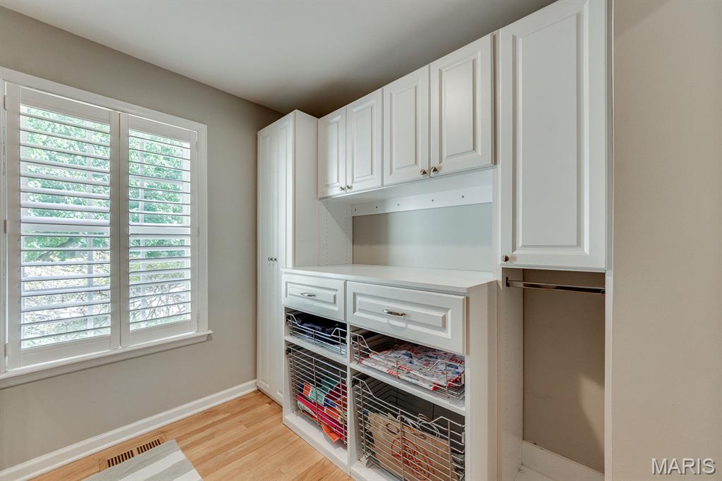 Woodview Manor Lt 14 & Charles A - Residential