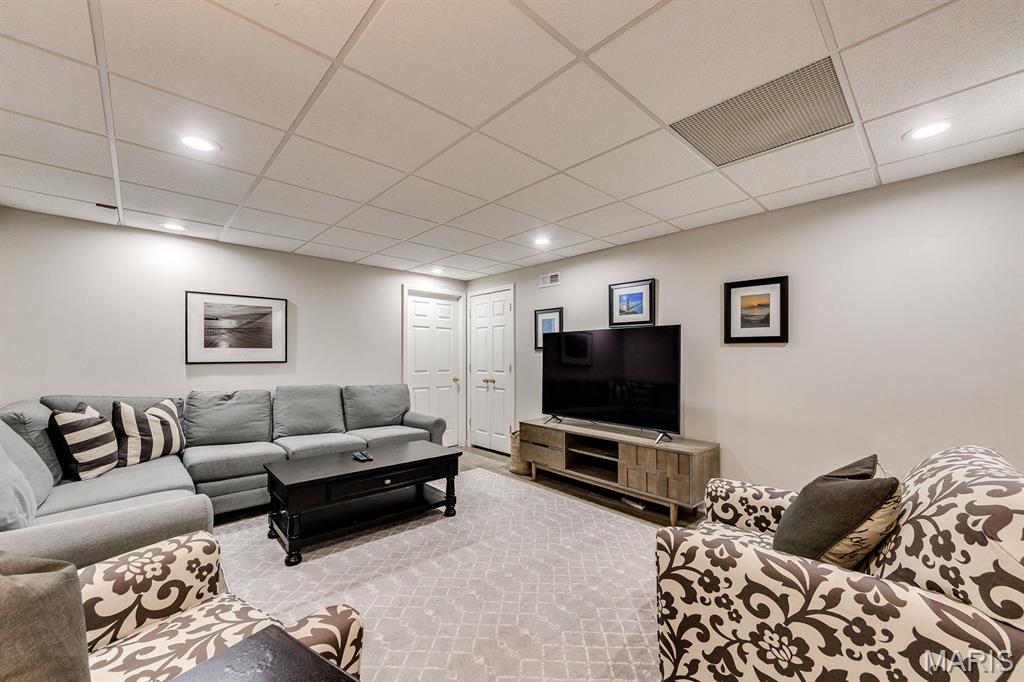 Woodview Manor Lt 14 & Charles A - Residential