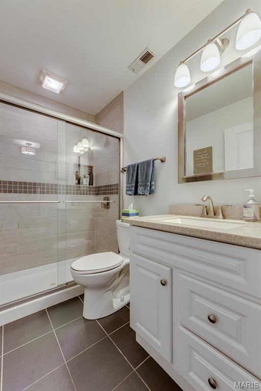 Woodview Manor Lt 14 & Charles A - Residential