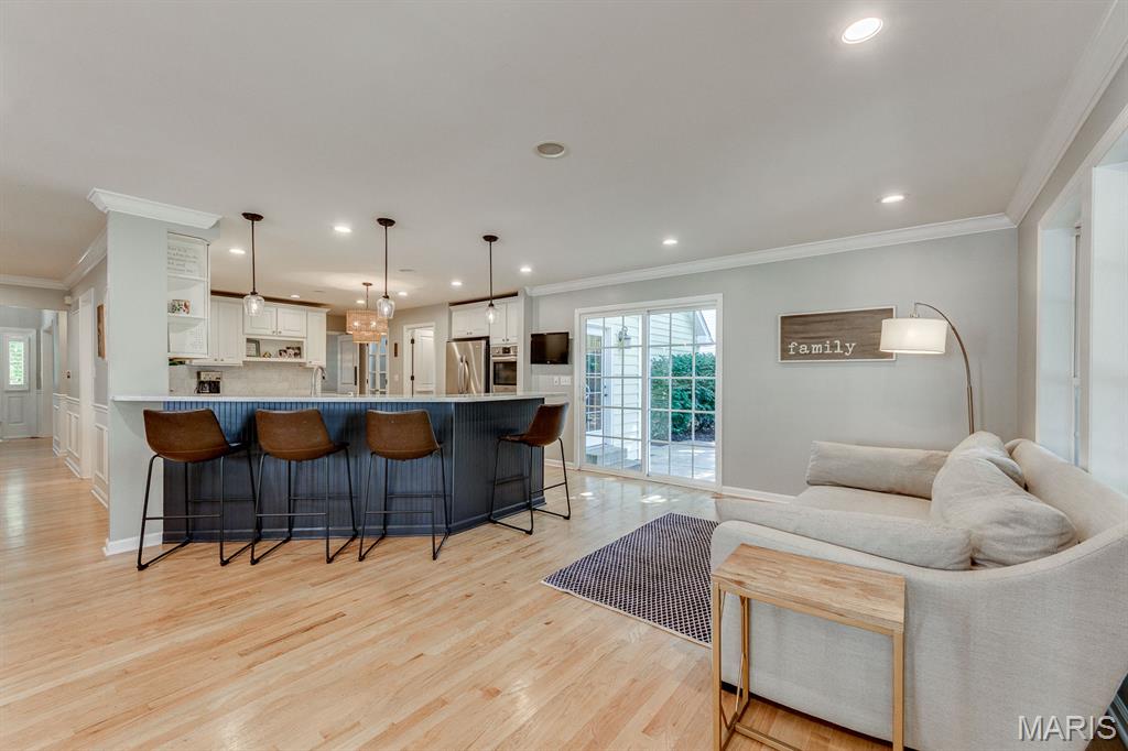 Woodview Manor Lt 14 & Charles A - Residential