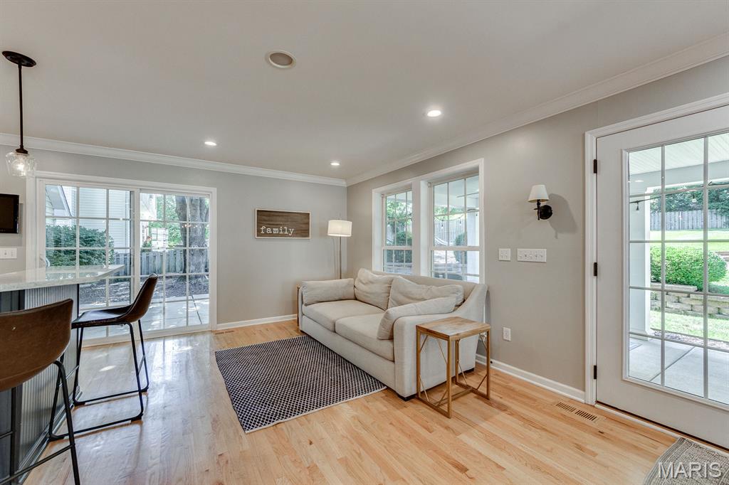 Woodview Manor Lt 14 & Charles A - Residential