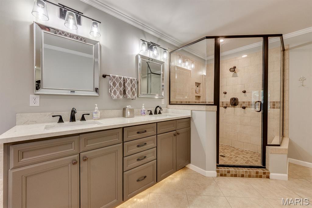 Woodview Manor Lt 14 & Charles A - Residential