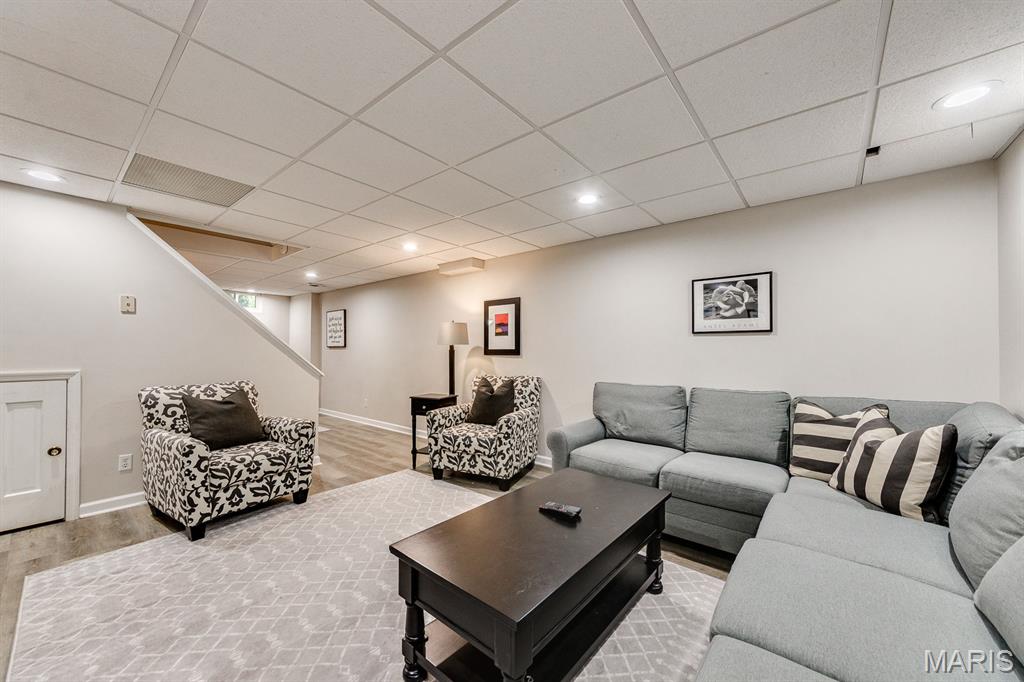 Woodview Manor Lt 14 & Charles A - Residential