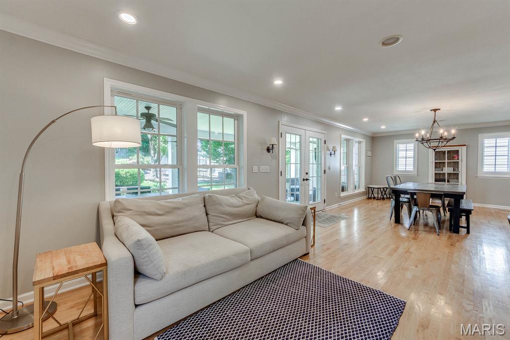 Woodview Manor Lt 14 & Charles A - Residential