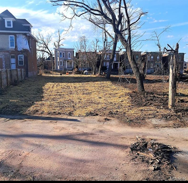 Unlock the potential of one of St. Louis’ most sought-after neighborhoods. This vacant lot in the heart of the Central West End offers a rare chance to bring your vision to life—whether it’s a modern residential build, a boutique investment property, or a unique mixed-use development.

Offered with 26025334 916 Clarendon