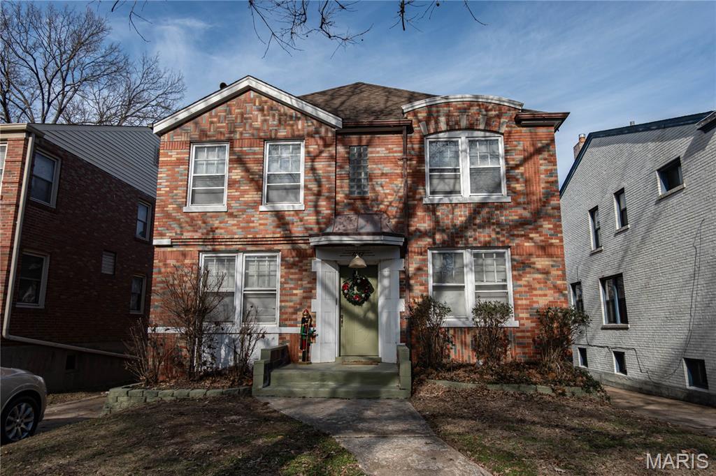 A wonderful spacious 2 family on Delmar Blvd close to Clayton near all the major arteries. Close to the Delmar loop, the development near Highway 170, grocery stores, and lots of the great items University City has to offer. Great for Owner Occupant or Investor. Beautiful hardwood floors, great architecture, central air conditioning, among many other items which make it a great investment.
