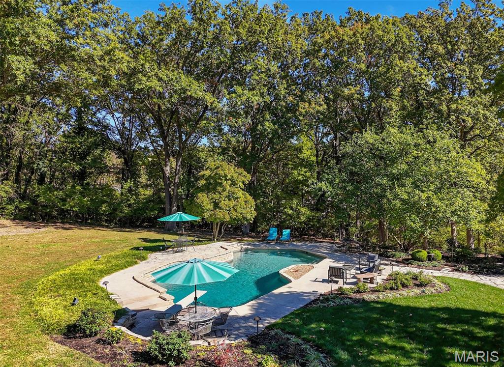 Beautiful 3.52 acre lot located in a highly sought-after neighborhood. Situated at the end of a cul-de-sac, this property offers exceptional privacy with a wooded backdrop. An ideal setting to build your dream home among other newer residences. Acreage of this size is a rare opportunity in Ladue.
Duplicate listing of MLS #25071426