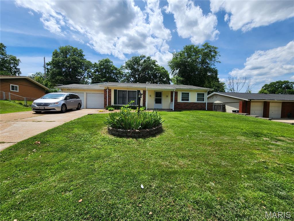This four-bedroom, two-bathroom home located in the Mehlville School District requires a minimum two-year lease at a monthly rent of $1,880. Tenants are responsible for all utilities as well as maintaining the home and yard. NO EVICTION RECORD, NO CRIMINAL RECORD, NO PET ALLOWED!