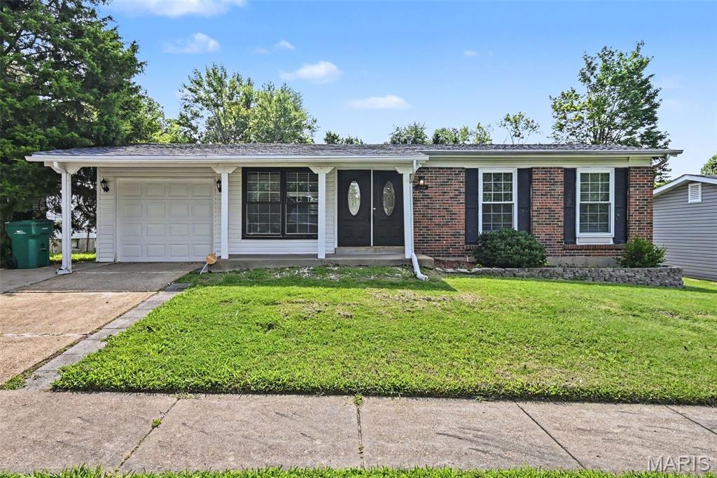 Welcome to 11748 Vizcuya Ct, a 3-bedroom, 1.5-bath home nestled in the Mission Park subdivision of Florissant, MO. The main living areas feature vinyl flooring throughout, with carpet in the bedrooms for added comfort. The kitchen showcases solid surface countertops, offering a clean and functional space for everyday living. An unfinished basement provides excellent potential for additional living space or storage.
Located in St. Louis County, Florissant offers a welcoming community with convenient access to I-270, shopping, dining, and all that the greater St. Louis area has to offer. Schedule your showing today!