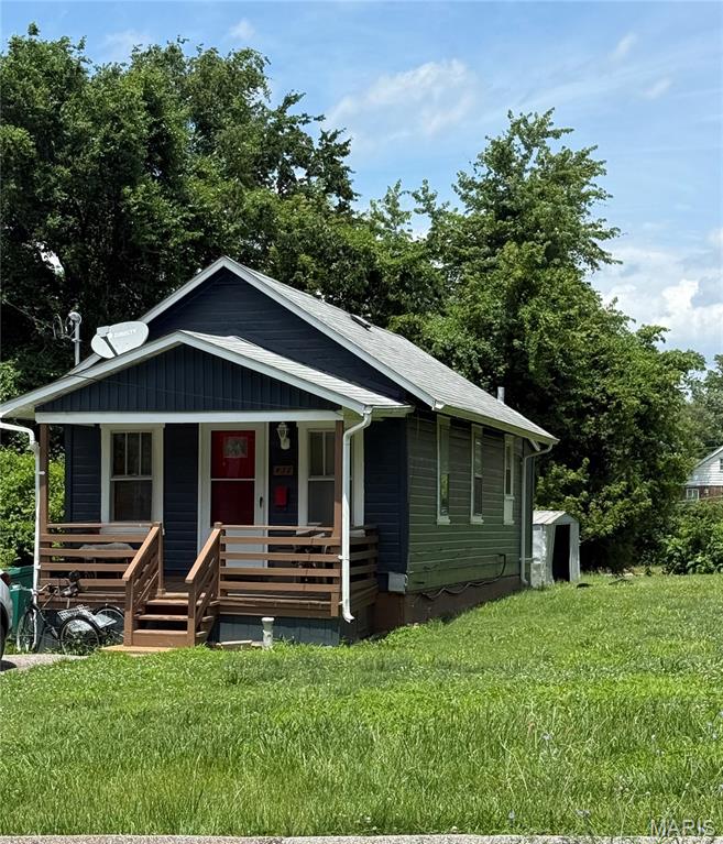 This house is the perfect addition to any portfolio! Currently rented for $950. New shower, flooring throughout, new A/C, fresh paint-inside and out; all completed in 2026.
Please Do Not Disturb the tenant.