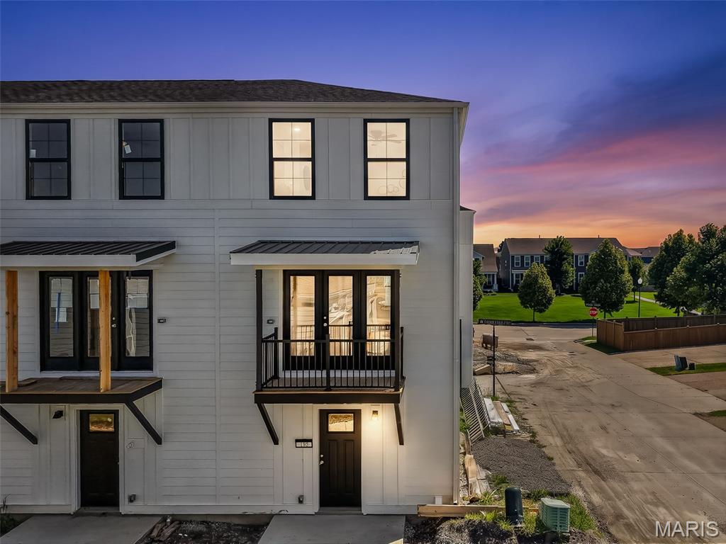 This Brand new 2 Bedroom, 1 & 1/2 Bath Three Story Row Home has Upgrade White Shaker Cabinets and Island, Granite Kitchen Countertops, Waterproof LVP Flooring in the Entry Foyer, Kitchen, Dining room and Living Room, Stainless Steel Appliances with Space saver Microwave, Enlarged Single Car Garage, Balcony Porch , Plus more!
Price reflects builder discount.
When you live in New Town you have access to over $10 million in amenities including parks, lakes, community waterpark, outdoor amphitheater, walkable stores, restaurants and shops!