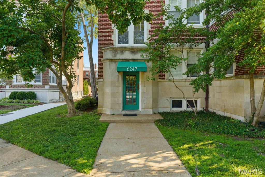 This approximately 1,240 square foot condominium features two bedrooms, two bathrooms, basement storage, and a detached garage with opener. The home boasts sliding rear doors leading to a covered deck, providing a comfortable outdoor living space. The property has a new roof and has been updated, showcasing gorgeous wood floors throughout. In-unit laundry room with washer/dryer to stay, ceiling fans, custom kitchen cabinetry, granite counters, and a pantry are additional features of this home. This first floor condo features an entry foyer, open floor plan, newer appliances, and an abundance of natural light all in a secured building. Located in a desired neighborhood close to dining, shopping, Wash U, Forest Park, Clayton, & the Zoo.