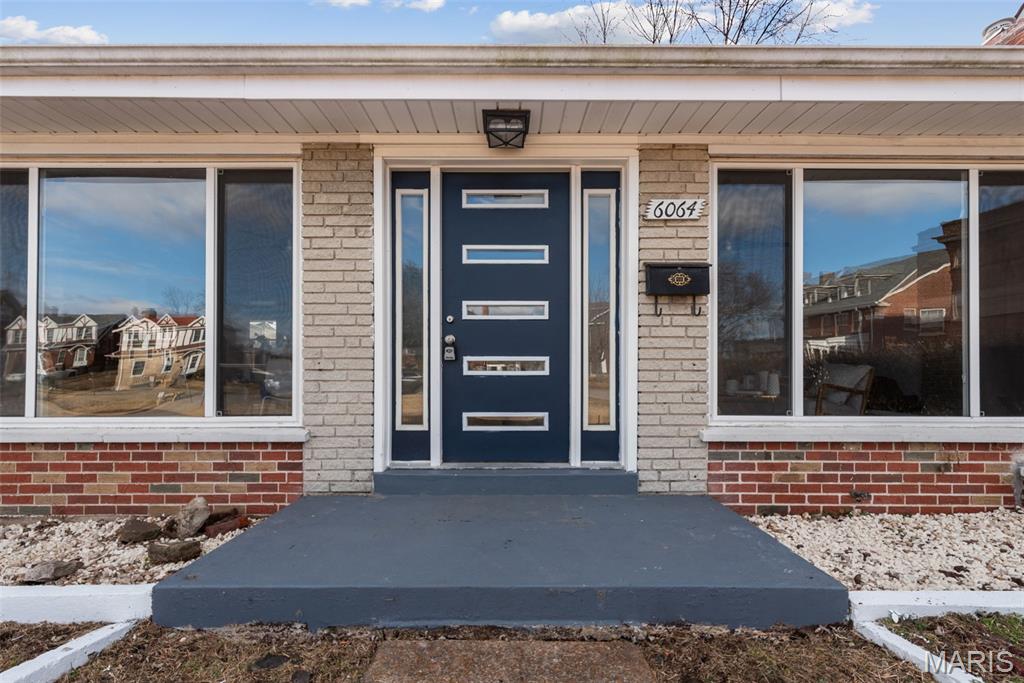 Rare opportunity to own a four-bedroom, three-bathroom mid-century ranch on historic West Cabanne Place, one of St. Louis’ most distinctive and sought-after private streets. Built in 1960, this home is the only ranch-style residence in the neighborhood, offering true single-level living within a setting known for its architectural legacy.
This mid-century home features a thoughtfully designed floor plan with four bedrooms and three full bathrooms, blending classic mid-century functionality with everyday comfort. Spacious living areas, large windows, and a seamless flow reflect the hallmarks of mid-century design, creating an inviting atmosphere ideal for both relaxing and entertaining.West Cabanne Place, established in the late 1800s, is admired for its privacy, quiet setting, and strong sense of community. This property presents a rare combination of mid-century style and historic neighborhood character,just minutes from Forest Park, the Central West End, and city amenities.
A truly unique offering for buyers seeking mid-century charm, one-level living, and a special place within the City of St. Louis.
