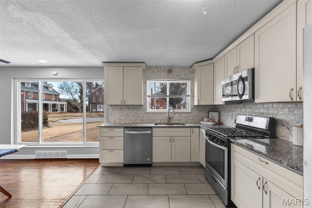 Townsend/West Cabanne Place - Residential