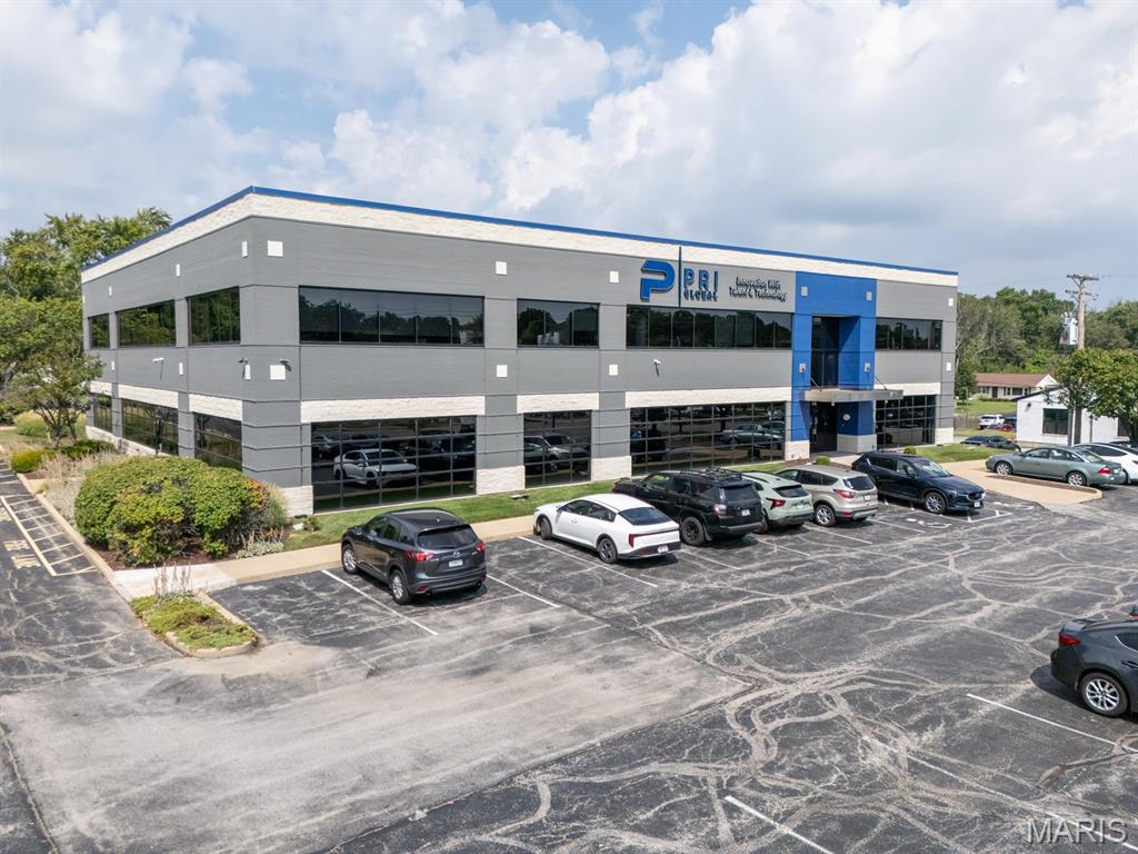 Low rise office building has 19,706 sq ft on .985 acres located on Clarkson Rd. Up to 35,000 VPD on Clarkson Rd near Clayton Rd. Amenities include: shared meeting rooms, break room/kitchen, secure fiber internet, elevator plus ample parking. Spacious private suites are move in ready. Available for lease 1,886-18,300 sf, $22.00 sf, full service with 3/5 year terms.