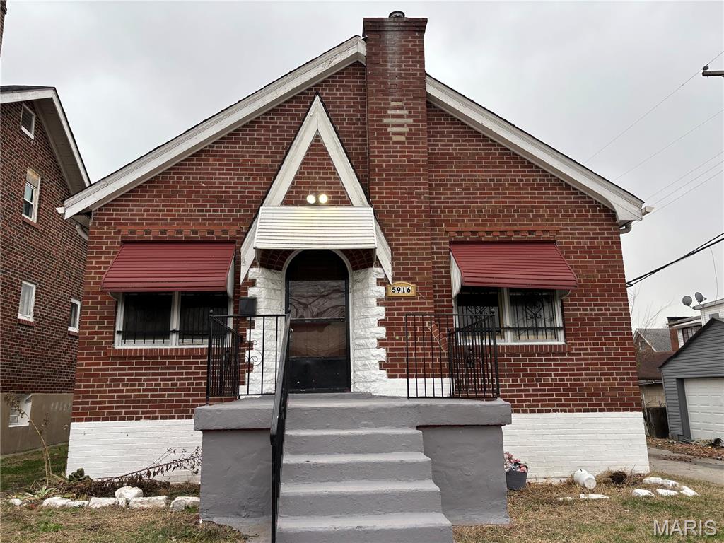 Welcome home to this cozy bungalow nestled in a quiet neighborhood of St. Louis! This well-maintained 3-bedroom, 1-bath single-family home offers 1,256 sq ft of comfortable living space — perfect for individuals, couples, or small families looking for the privacy. 1 additional room can be made in the attic. 
Enjoy the perks of central air conditioning, a classic bungalow architectural style full of character, and the convenience of your own single-family home. this home is ready for your personal touch.