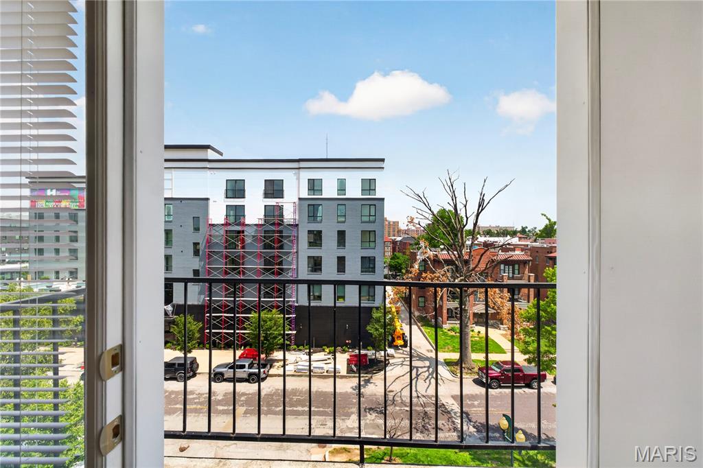 Pershing Ave Condo - Residential
