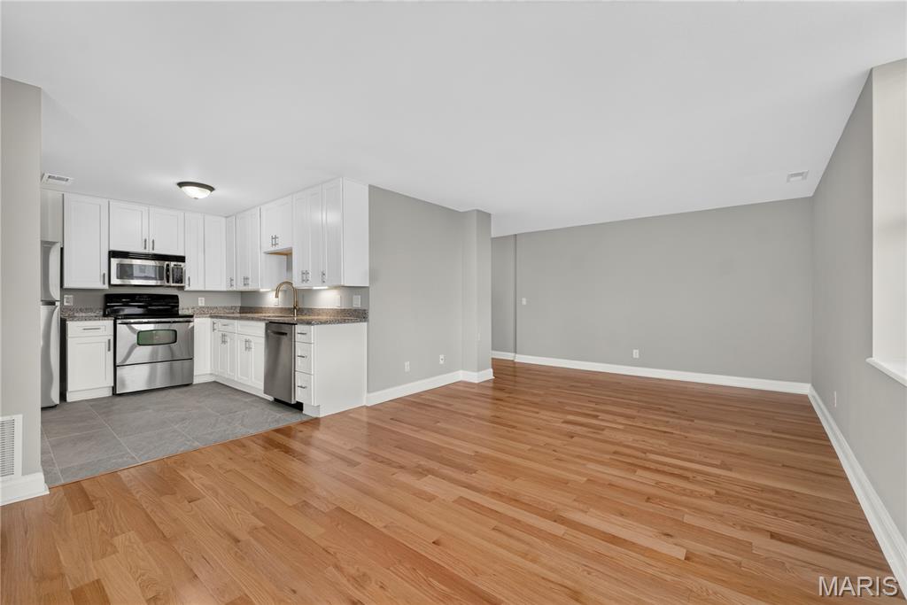 Pershing Ave Condo - Residential