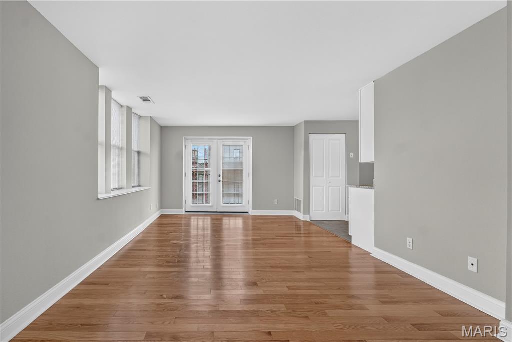 Pershing Ave Condo - Residential