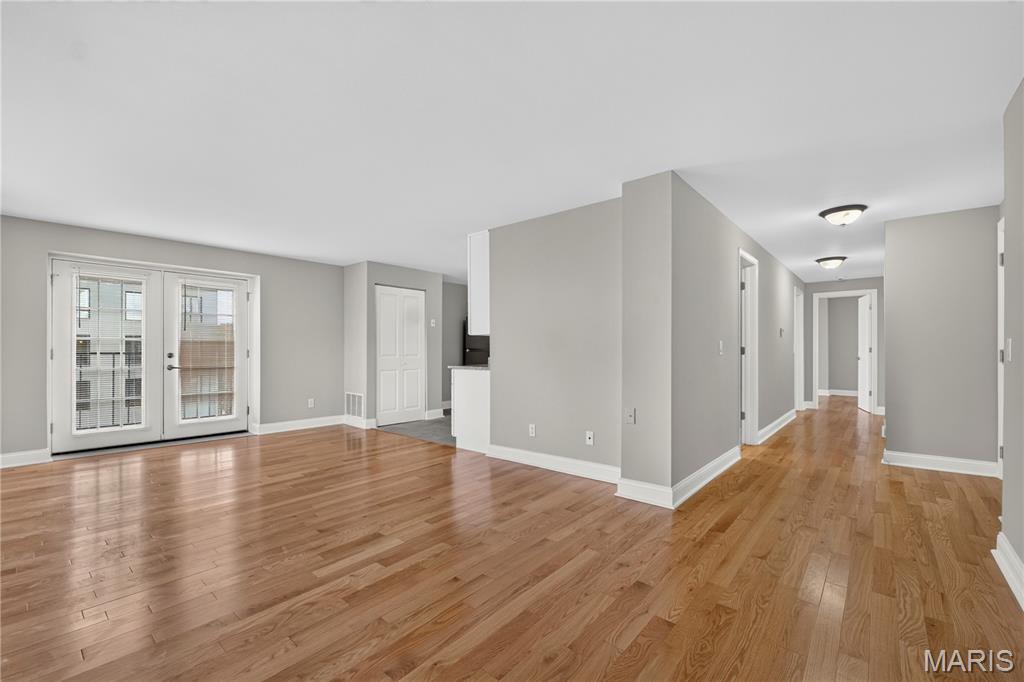 Pershing Ave Condo - Residential