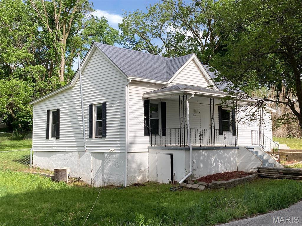 Discover this inviting 3-bedroom, 2-bathroom home located at 1205 Madison St in Centertown. Spanning approximately 1,092 sq ft of living space, this residence features a classic front porch and a full basement offering excellent storage or hobby potential. Perfectly situated for convenience and comfort.