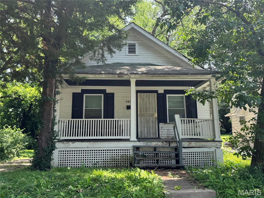 THIS BEAUTIFUL 2 BEDROOM 1 BATHROOM HOME IS WAITING ON ITS NEW OWNER. ITS A GREAT INVESTMENT OPPORTUNITY NEW INVESTORS AND OLD INVESTORS, WHAT A WONDER WAY TO BUILD UP YOUR INVESTMENT PORTFOLIO. IN An AREA WITH GREAT SCHOOLS AND CLOSE TO MAJOR HIGHWAYS. ITS ALSO A GREAT WAY TO BUILDING INCOME AS An INVESTOR.