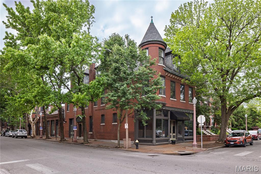 Rare opportunity to purchase or lease two adjacent properties at the signalized corner of Laclede Ave. and S. Newstead Ave., including a secondary address at 5–11 Newstead Avenue, in the heart of the Central West End. The offering includes a vacant mixed-use building at 4400 Laclede with four finished floors, plus an additional building along Newstead with three commercial spaces. Totaling approximately 11,610 SF, the properties offer flexibility for retail, office, or potential residential conversion.

Prime location within a highly walkable, vibrant neighborhood, just steps from popular dining, retail, and Forest Park. Excellent access to major employment hubs including Barnes-Jewish Hospital, Washington University School of Medicine, and the Cortex Innovation District. Prominent corner visibility, vacant status, and adaptable layout make this a strong value-add or redevelopment opportunity in a premier infill location.