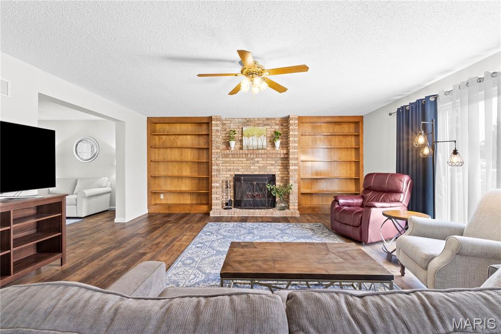 Country Crossing Manor #2 - Residential