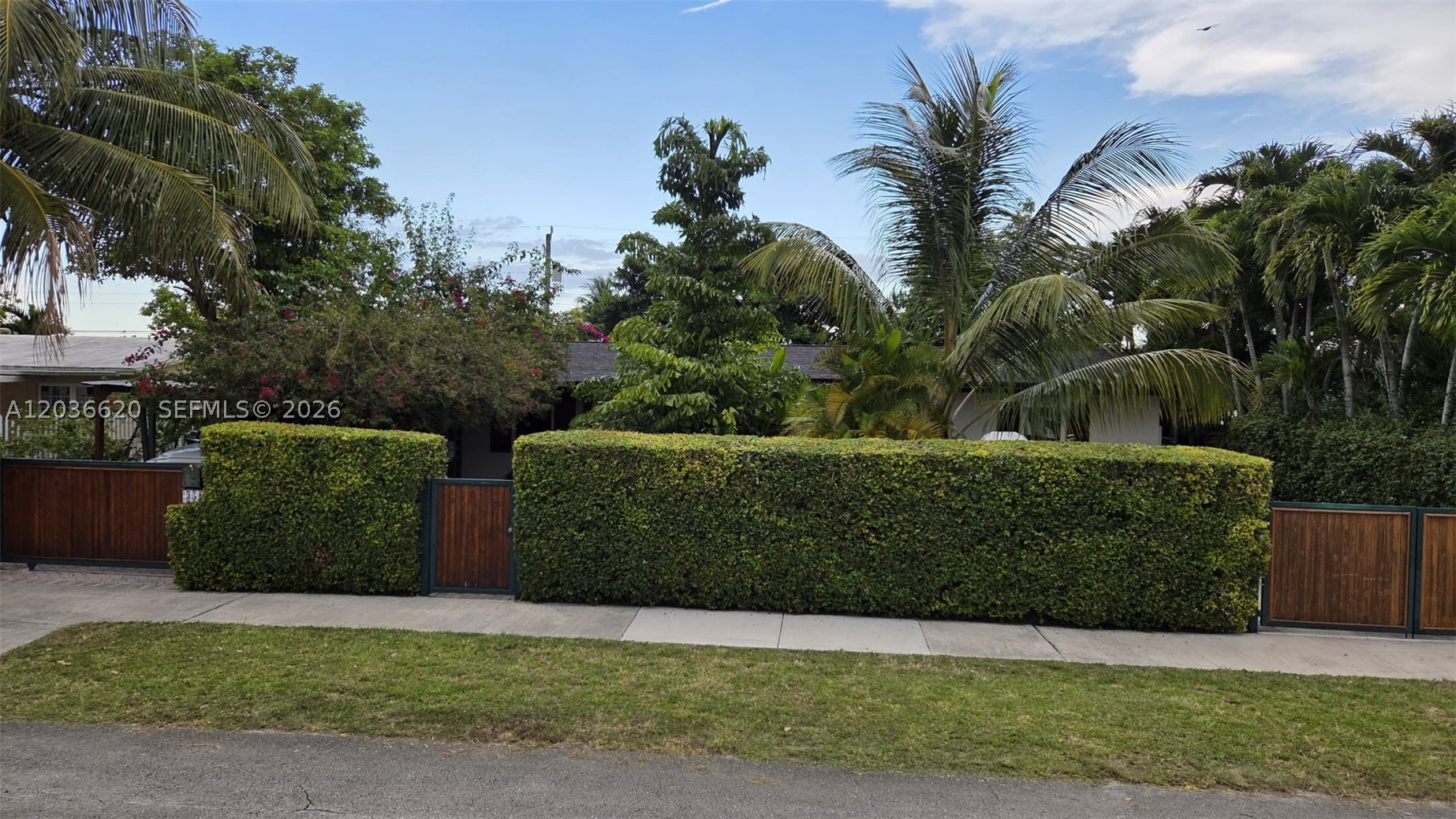 LEE GROVE ESTS - Residential