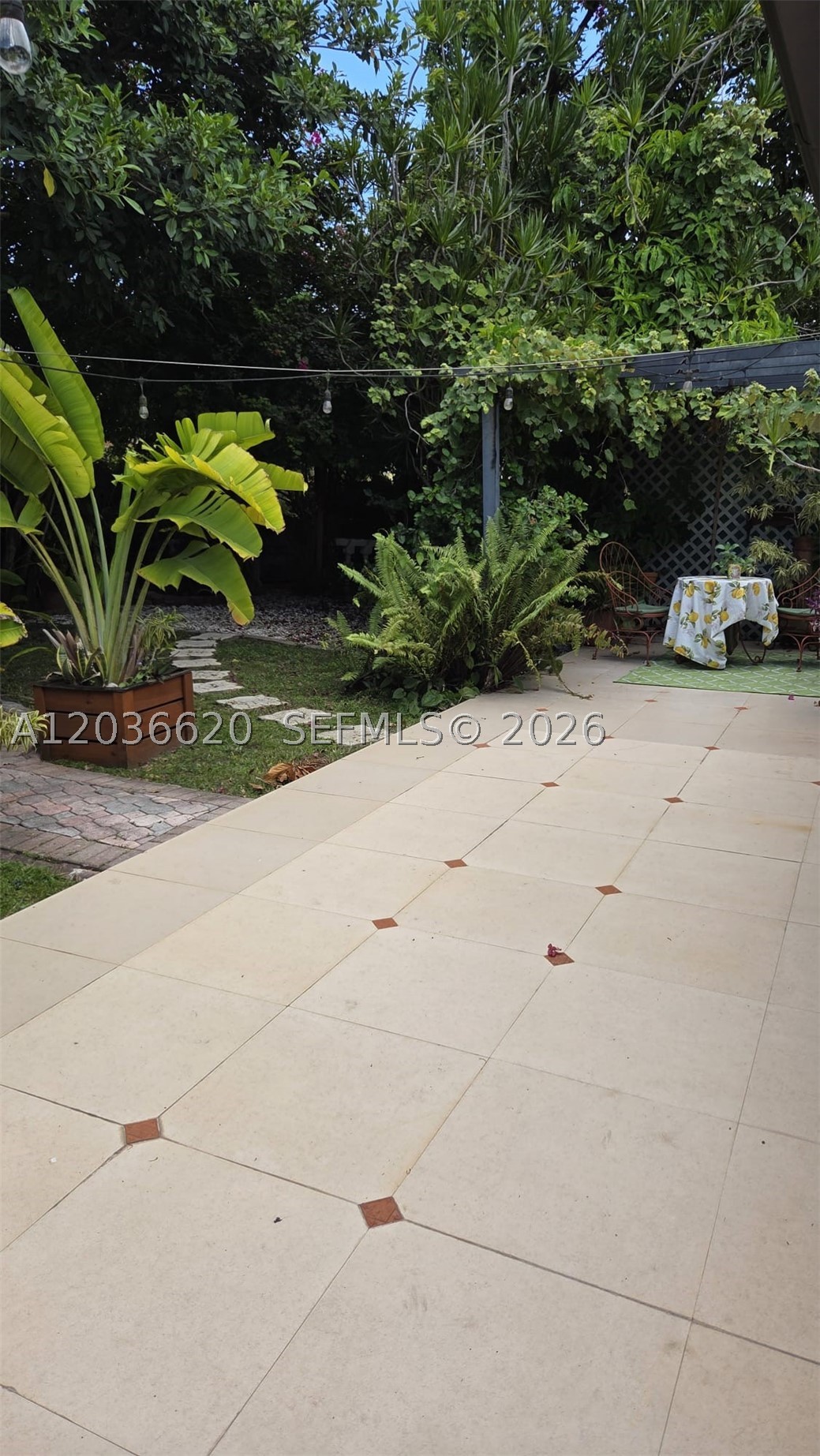 LEE GROVE ESTS - Residential