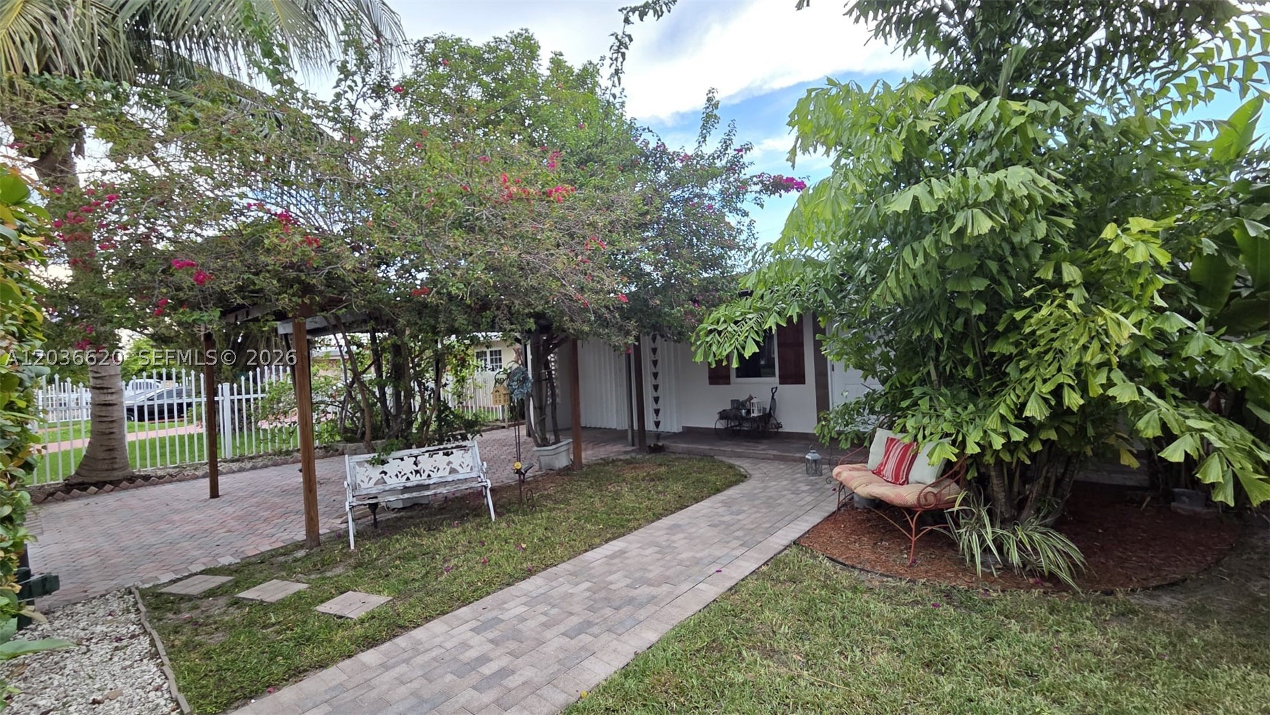 LEE GROVE ESTS - Residential