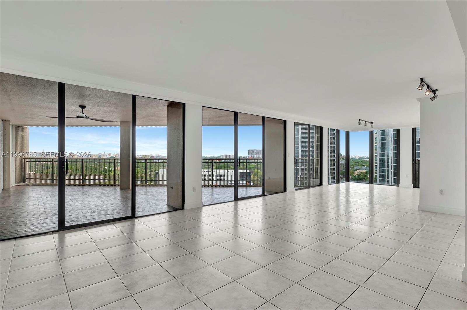 YACHT HARBOUR CONDO - Residential