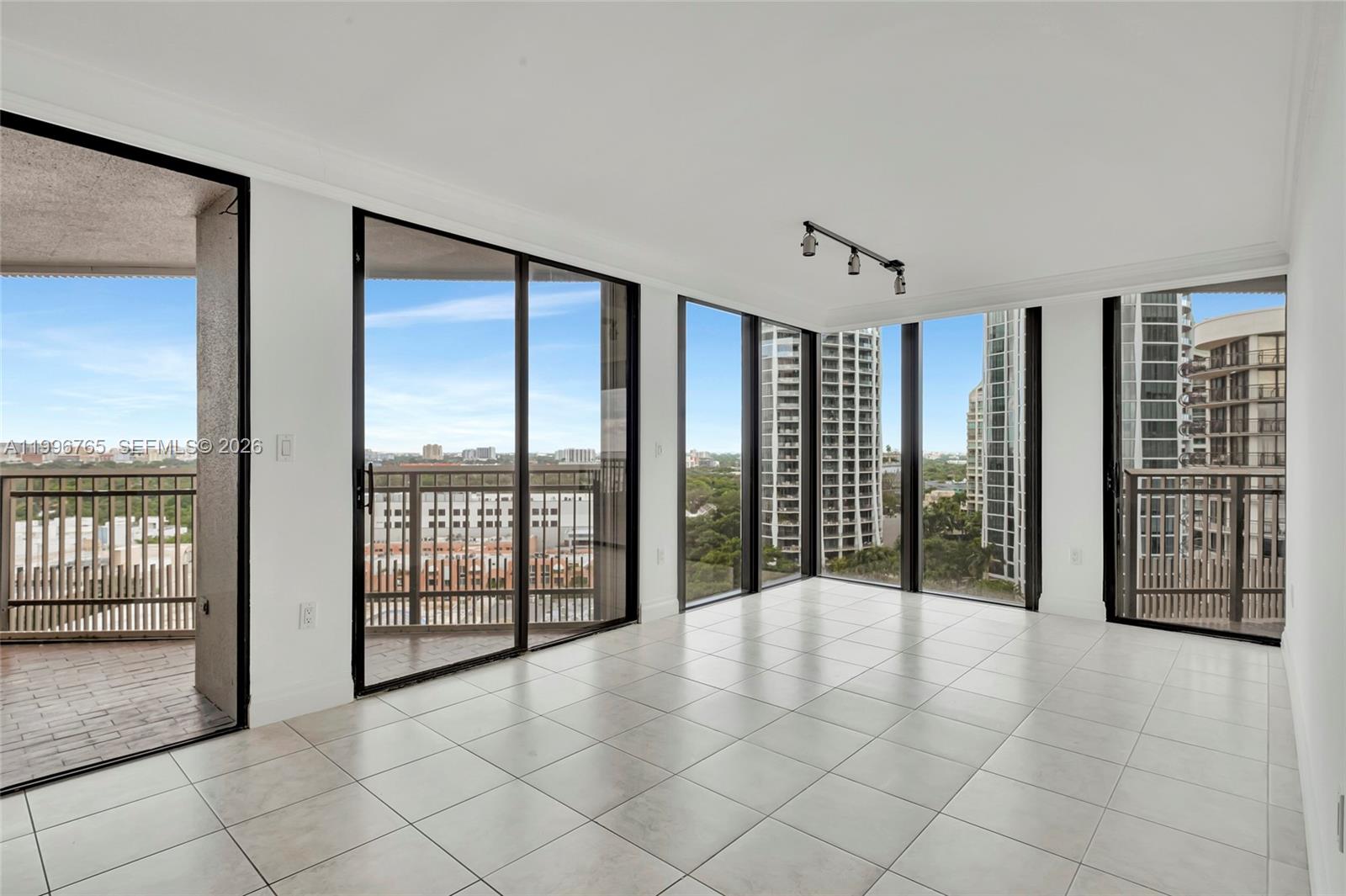 YACHT HARBOUR CONDO - Residential