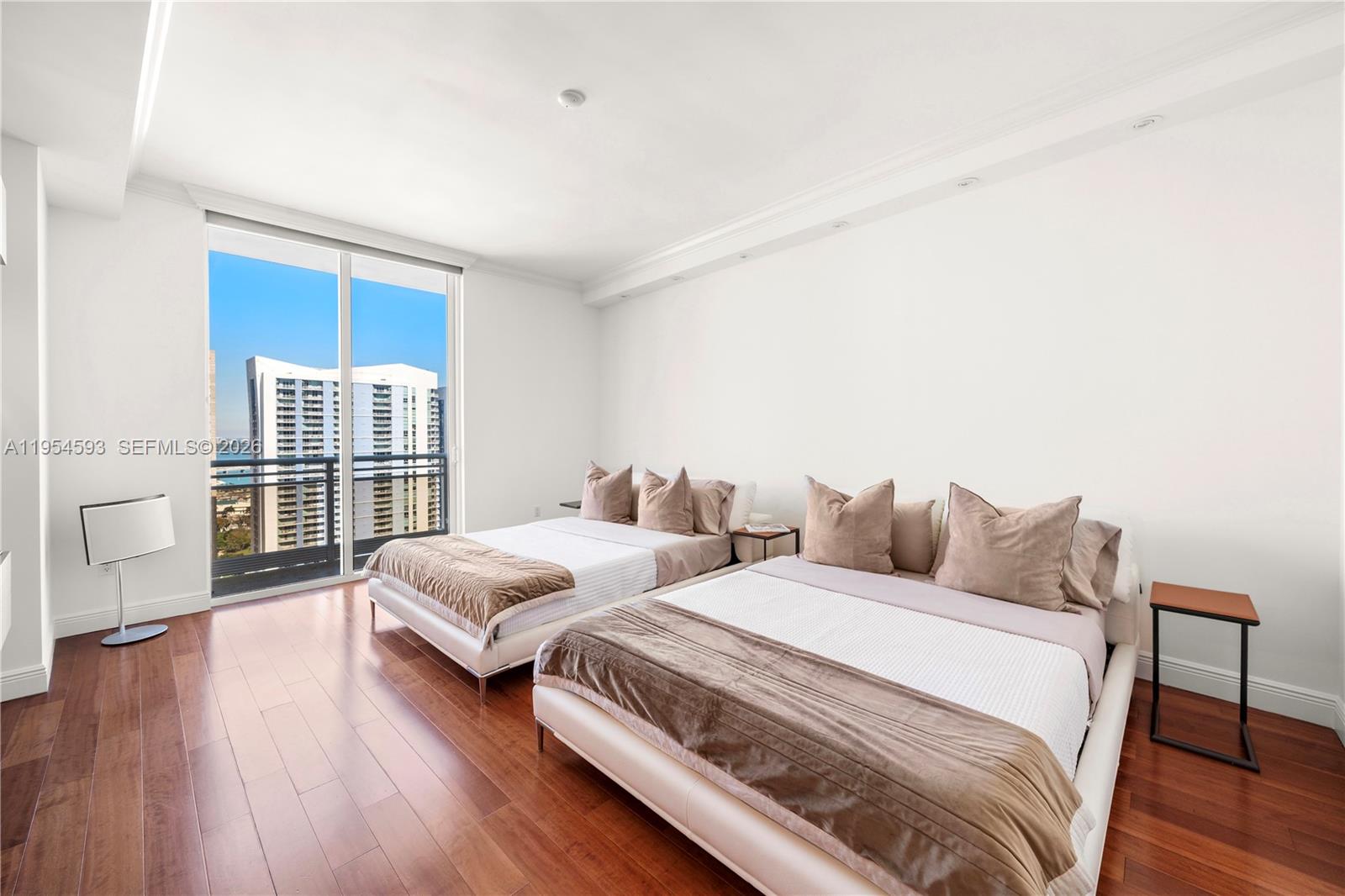 CARBONELL CONDO - Residential