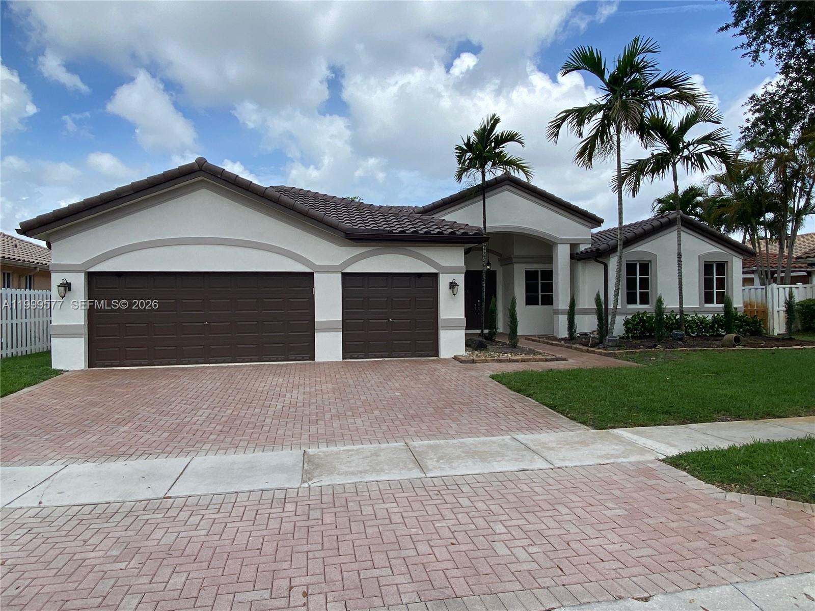 WINDSOR PALMS - Residential