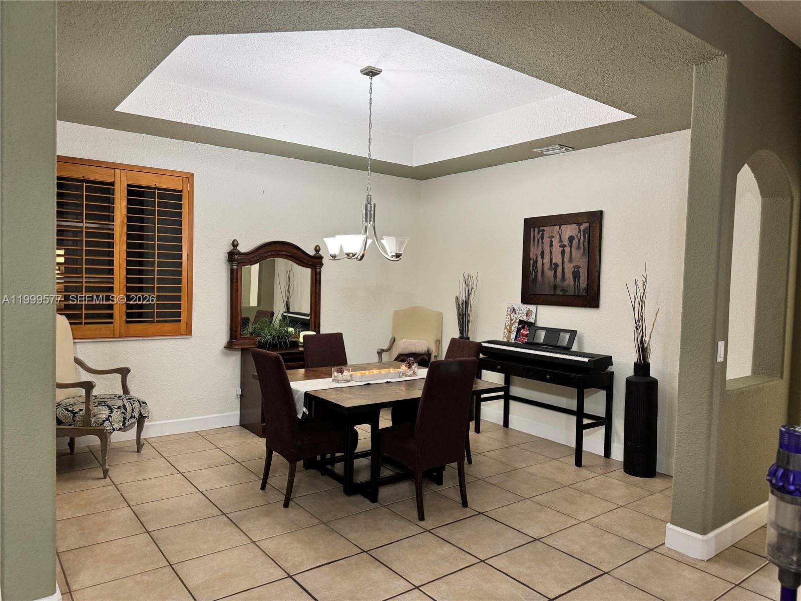 WINDSOR PALMS - Residential