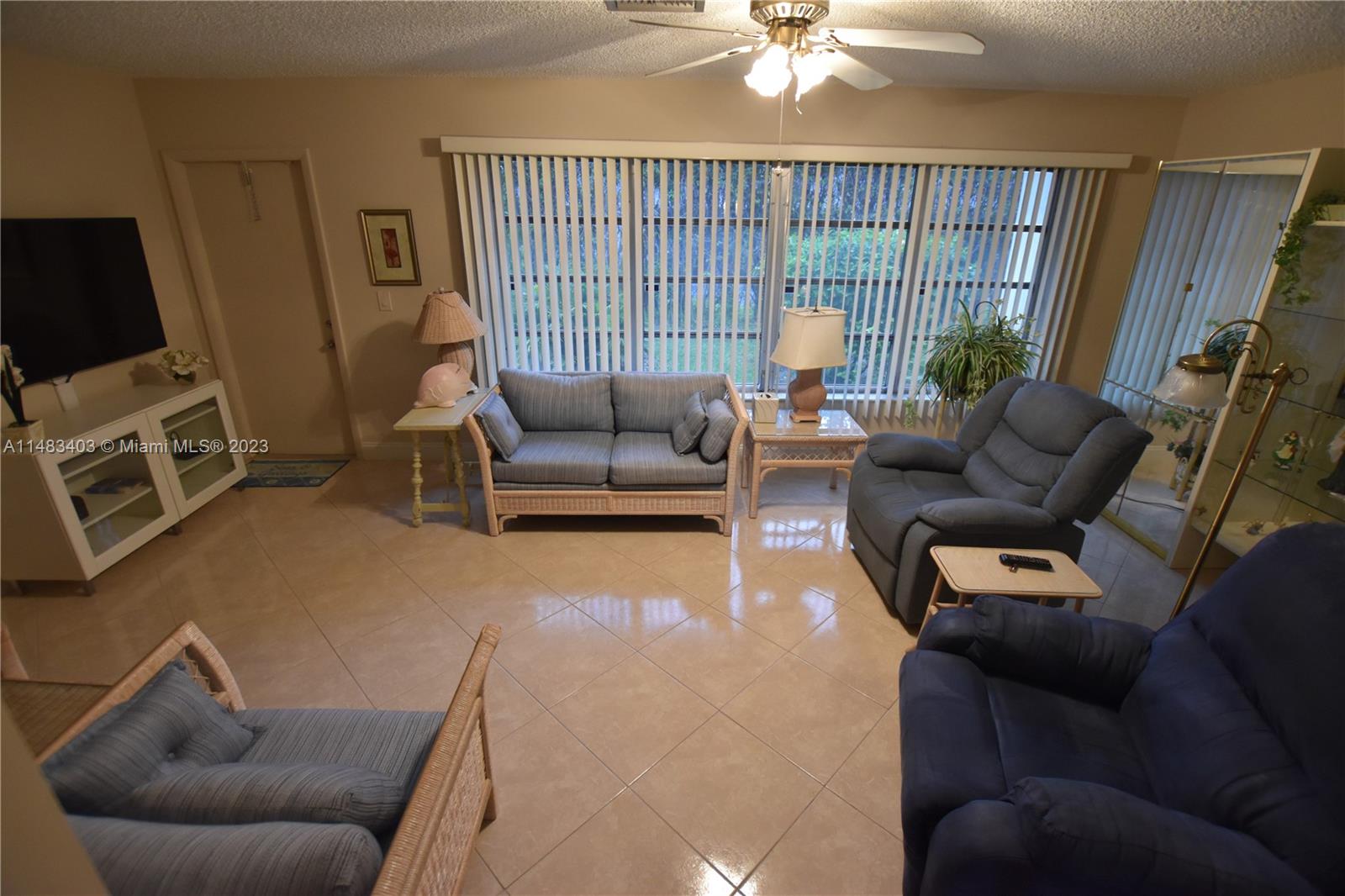 CRESTHAVEN TOWNHOMES SEC - Residential