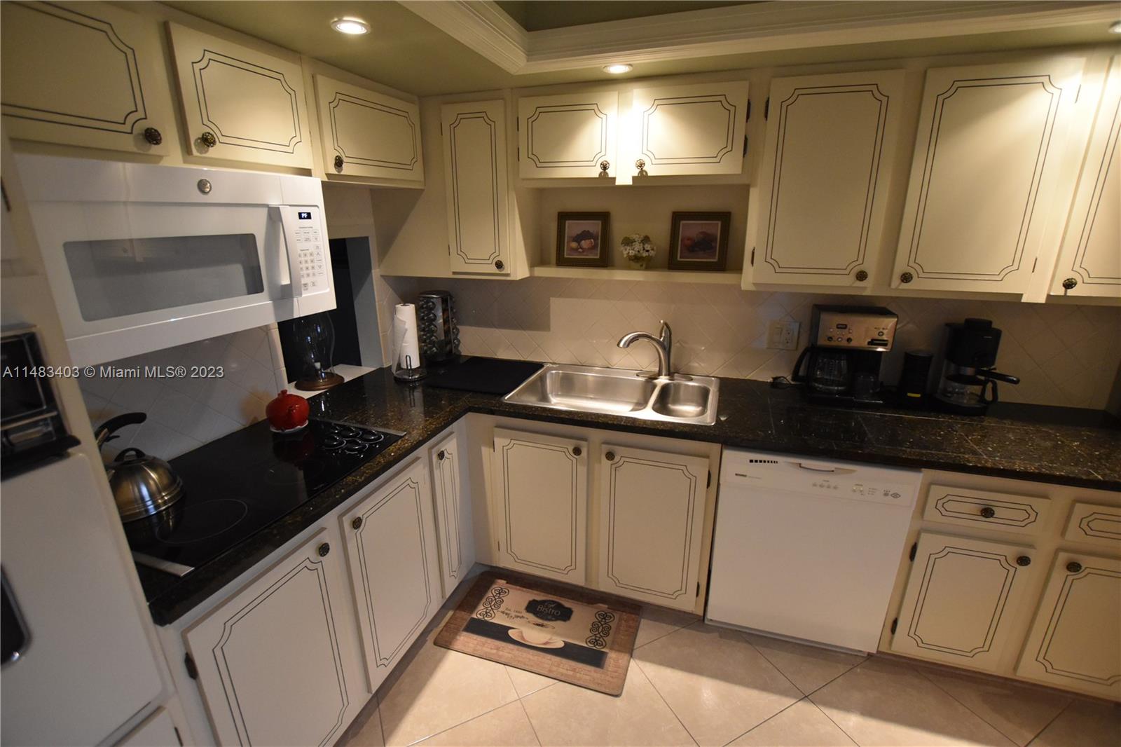 CRESTHAVEN TOWNHOMES SEC - Residential