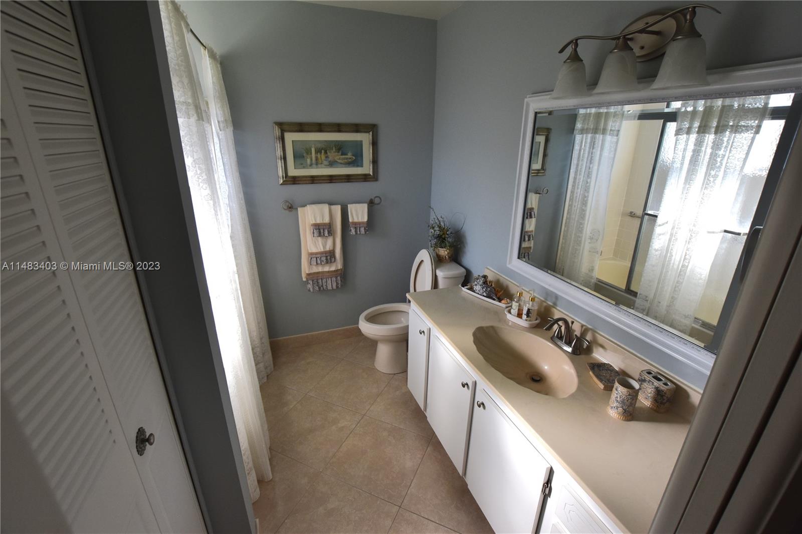 CRESTHAVEN TOWNHOMES SEC - Residential