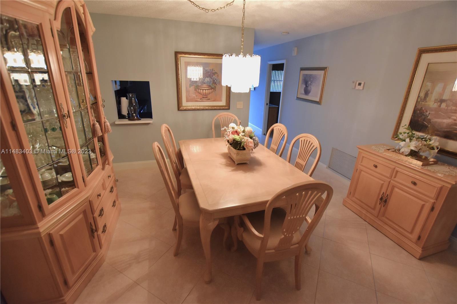 CRESTHAVEN TOWNHOMES SEC - Residential