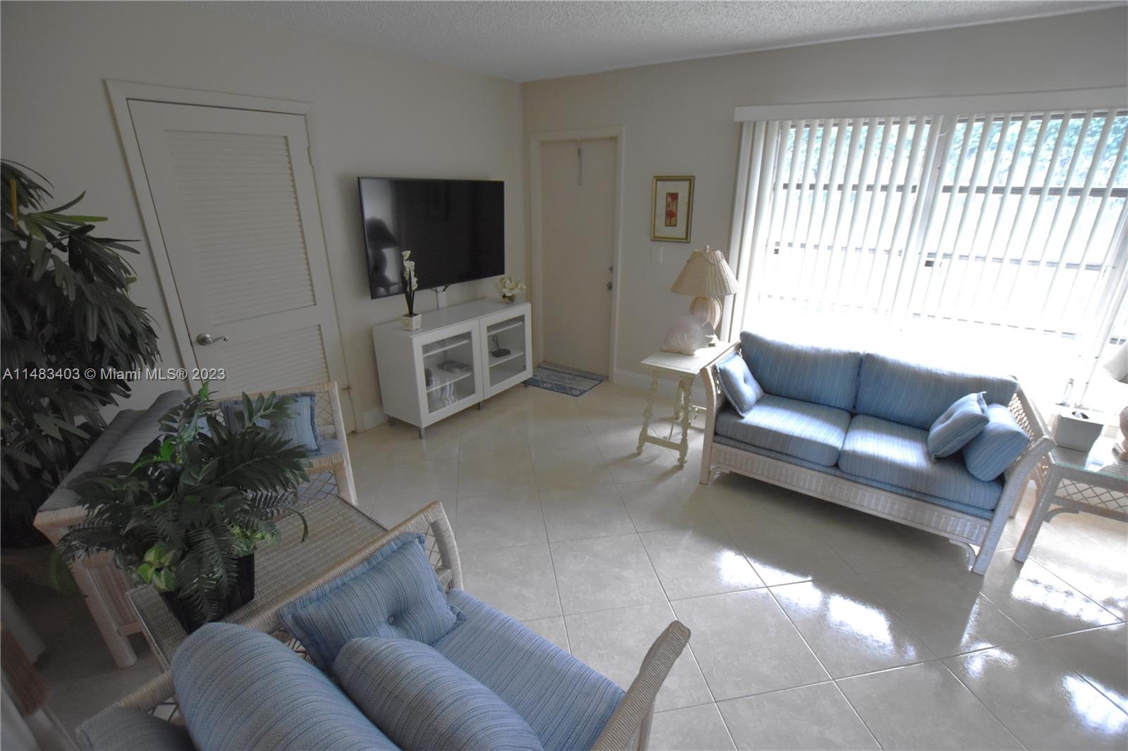 CRESTHAVEN TOWNHOMES SEC - Residential